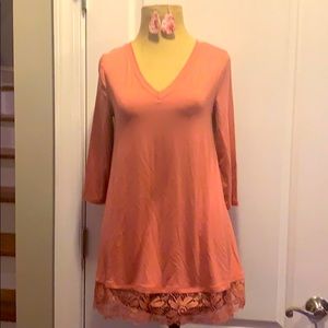 Zenana tunic lace bottom. Small. Free earrings